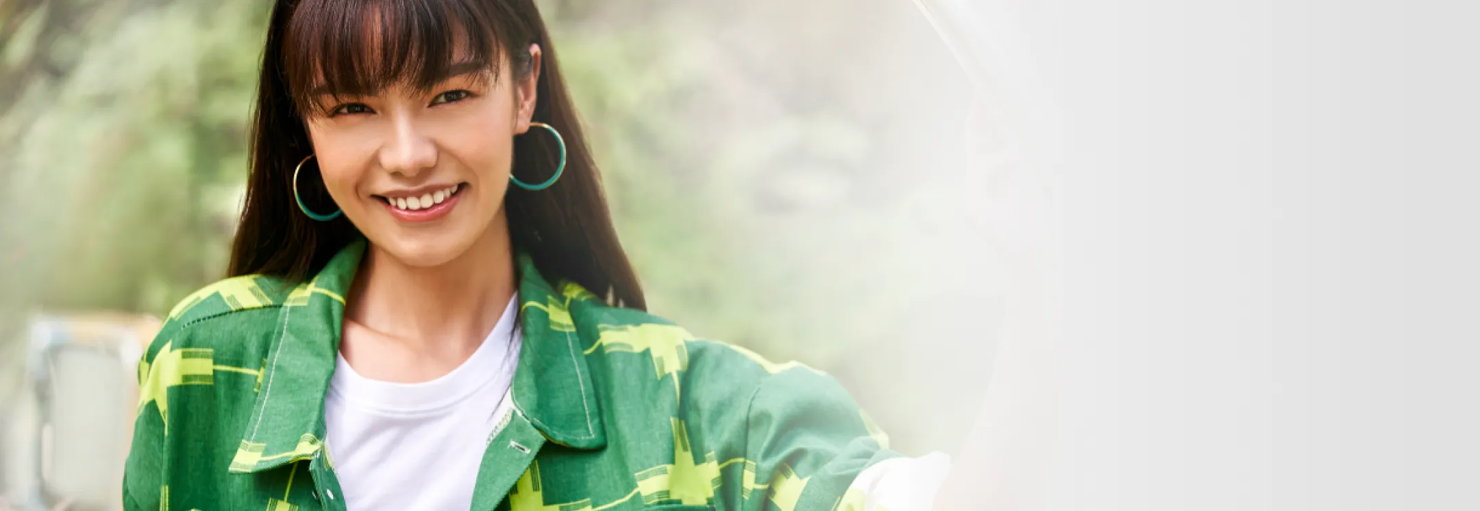 Beame 透明牙箍方便外出攜帶,可以隨時穿脫,適合在用餐前後脫下,令箍牙日常便舒適。